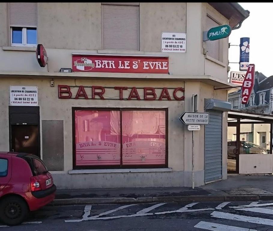 a bar tabacco building with a car parked in front of it at Chambre Confort Double lit in Toul