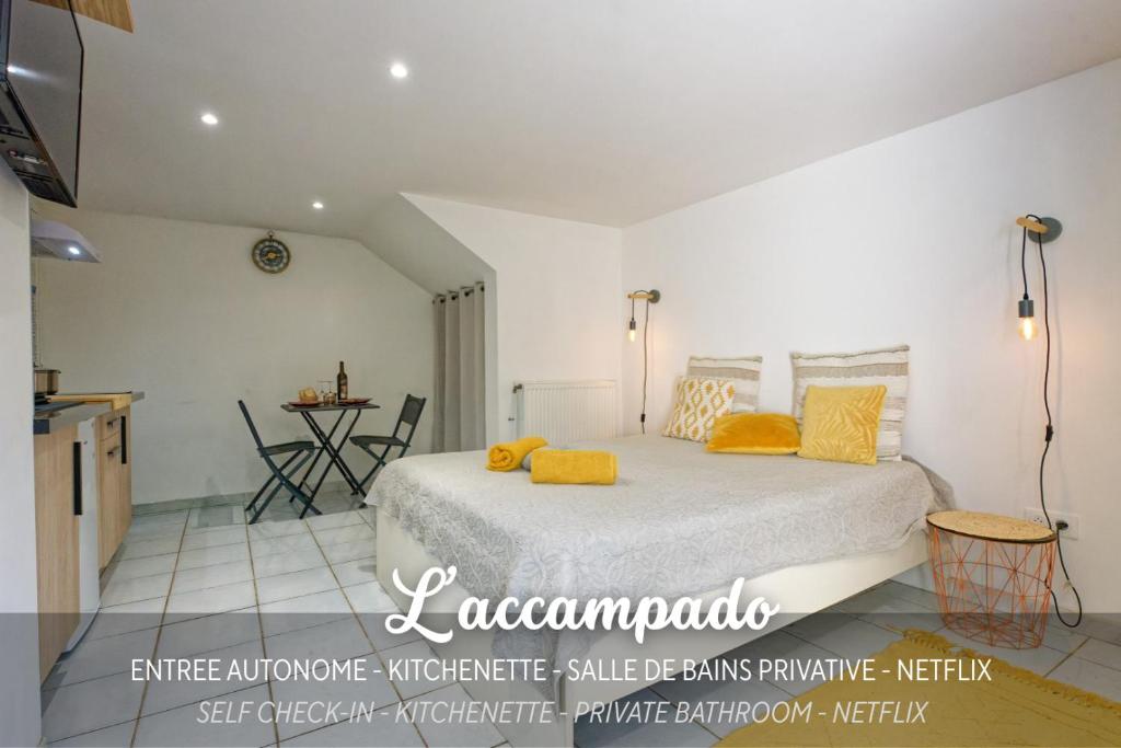 a bedroom with a bed with yellow pillows on it at L'accampado in Arles