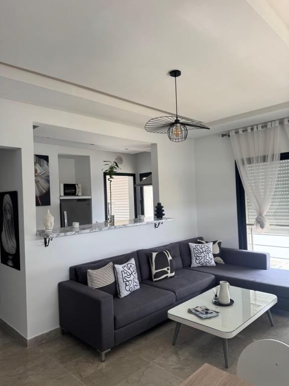 a living room with a couch and a table at Le David in Tunis