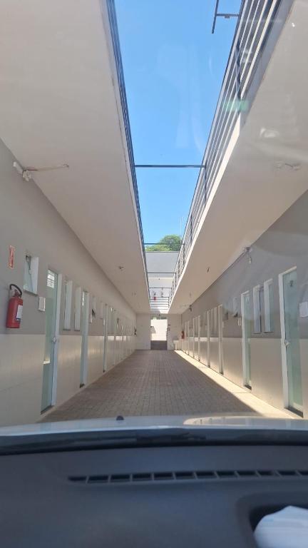 an empty hallway of a building with a view of a hallway at Loft Murano in Paulínia