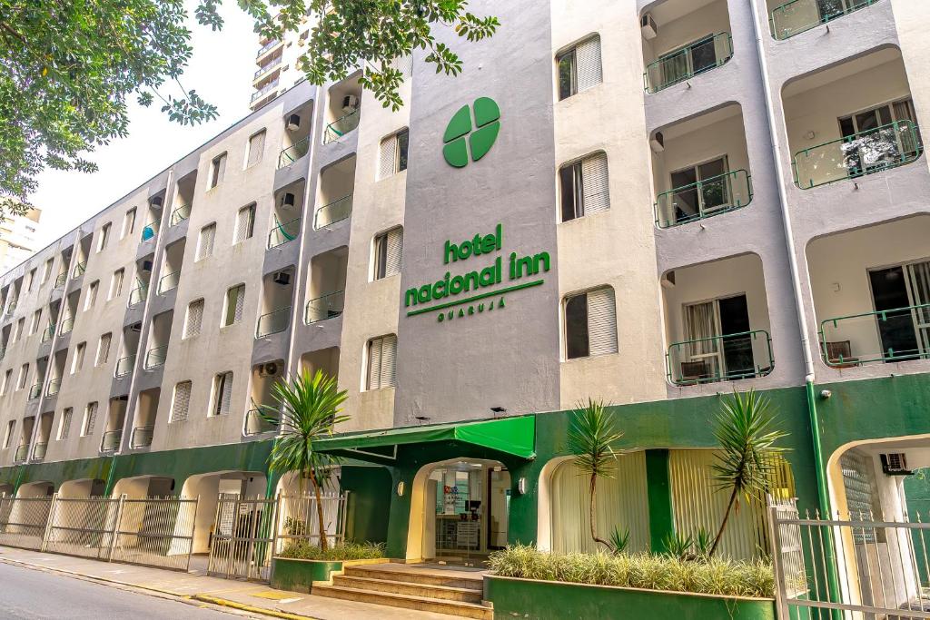 an external view of the hotel recovery inn at Hotel Nacional Inn Guarujá in Guarujá