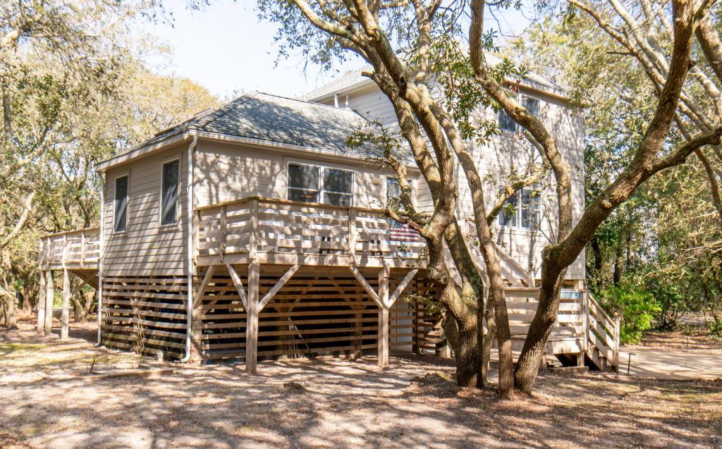a log cabin with a tree in front of it at Sparrow's Rest - Duck, Sanderling, 350 Yards to the Beach, Community Pool, YR Flex Stays in Duck