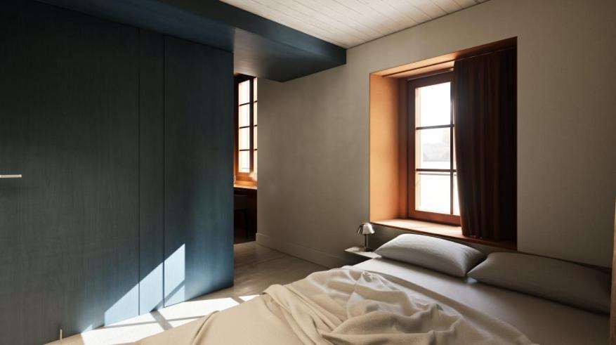 ein Schlafzimmer mit einem Bett und einem Fenster in der Unterkunft Schiffli - Boutique Apartments - Self Check In in Rapperswil-Jona