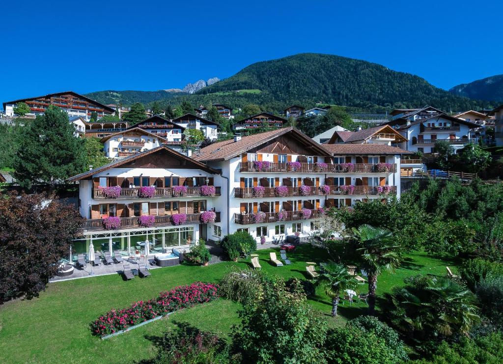 Nespecifikovaný výhled na hory nebo výhled na hory při pohledu z hotelu