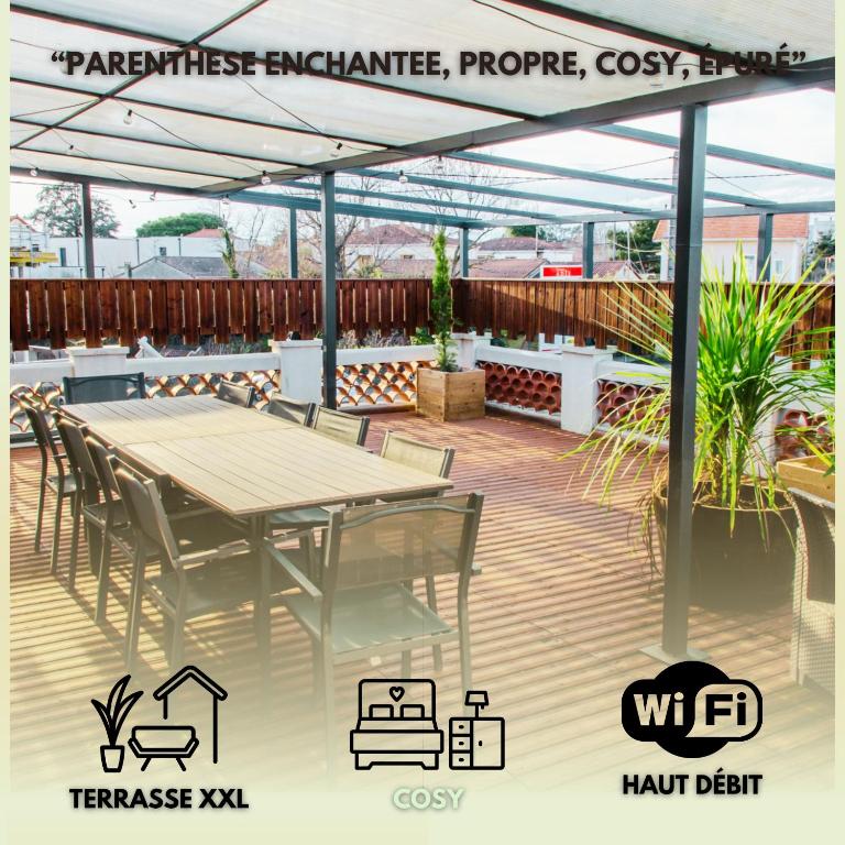 a patio with a table and chairs under a pergola at Appartement RoofTop - Montélimar in Montélimar