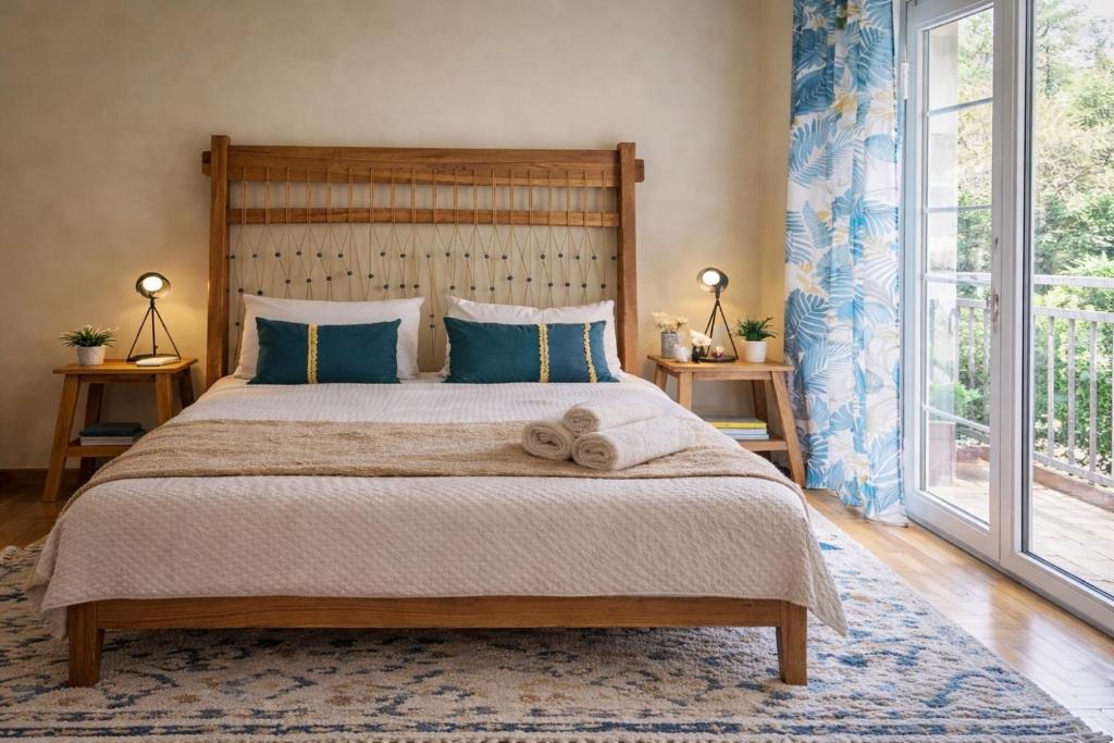 Only 599m from Acropolis, 1BD 4th Floor Apartment