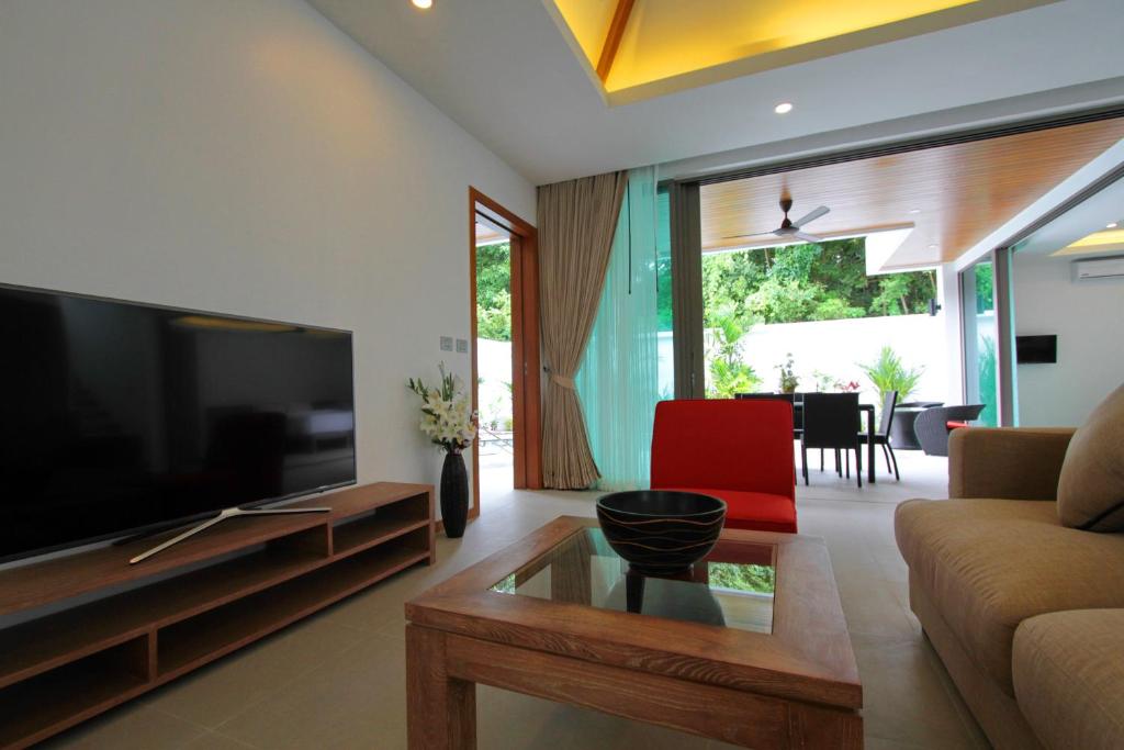 TV a/nebo společenská místnost v ubytování Ya Nui Beach Villas