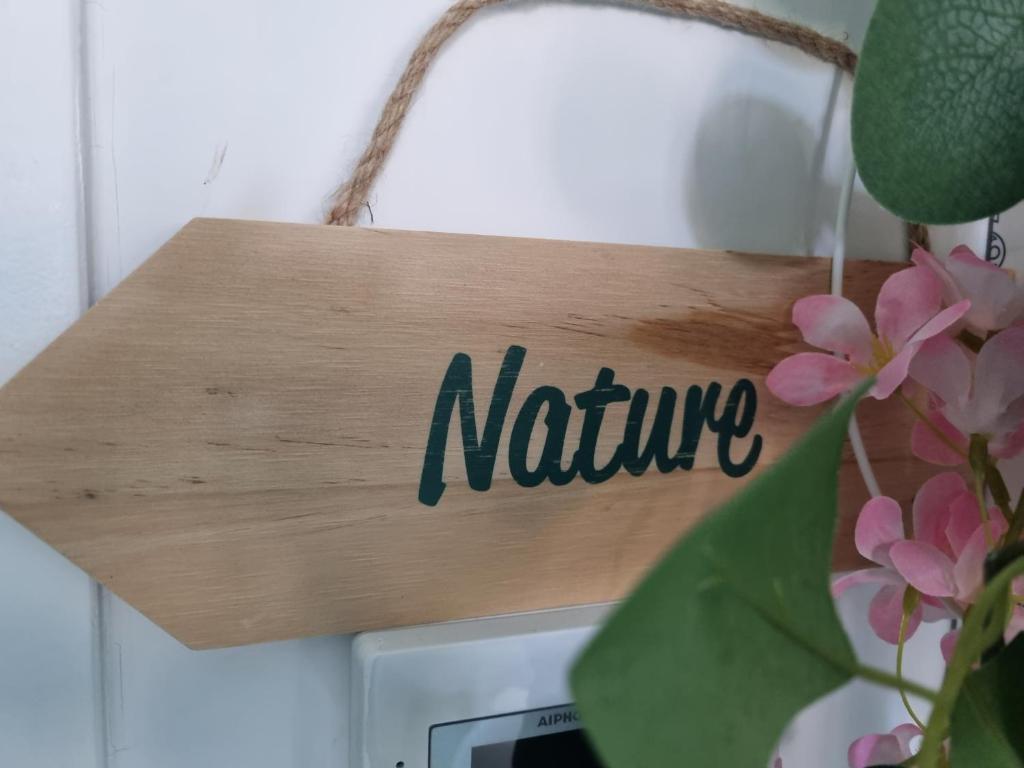 a sign that says nune on top of a microwave at L'éveil à la nature in Limoges