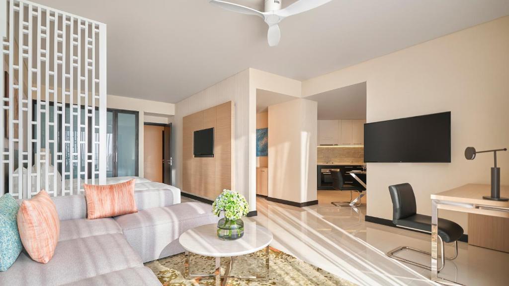 Studio Suite with Two Single Beds and Ocean View