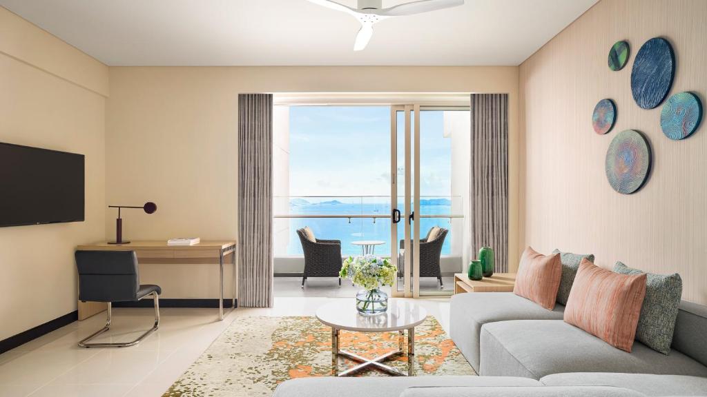 Studio Suite with Two Single Beds and Ocean View