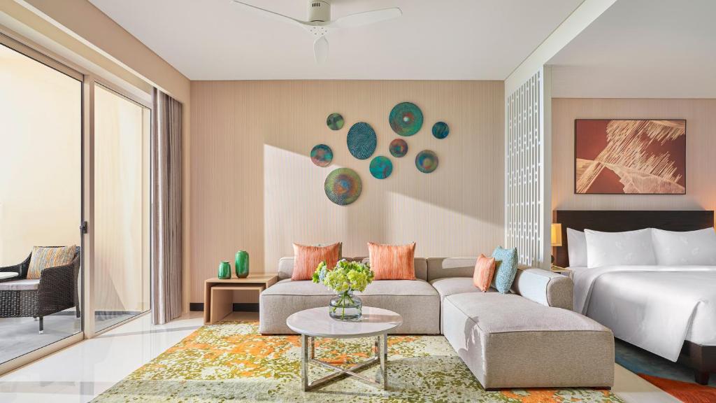 Studio Suite with Two Single Beds and Ocean View