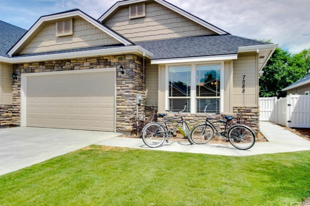 two bikes parked in front of a house at Sunglow Townhouse in Boise