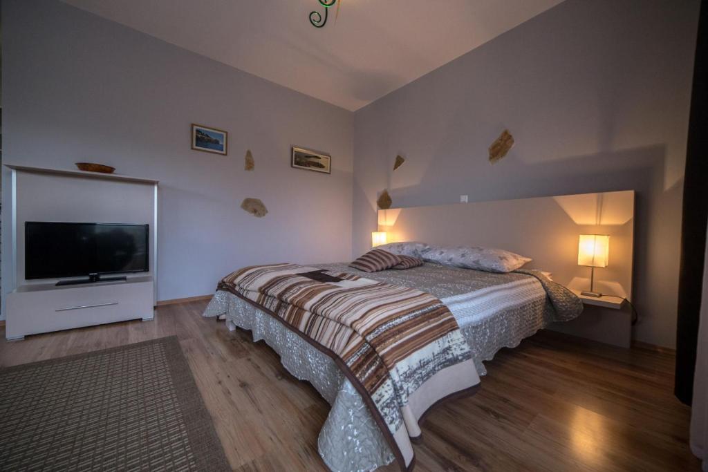 Łóżko lub łóżka w pokoju w obiekcie Villa Lugano