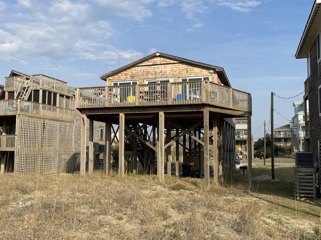 a house is being built on wooden posts at 57151 Lighthouse Rd Home in Hatteras