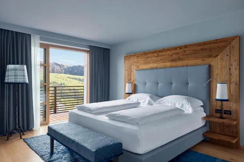 Suite with Mountain View