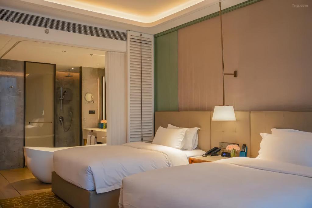 LAND WALK HOTELL