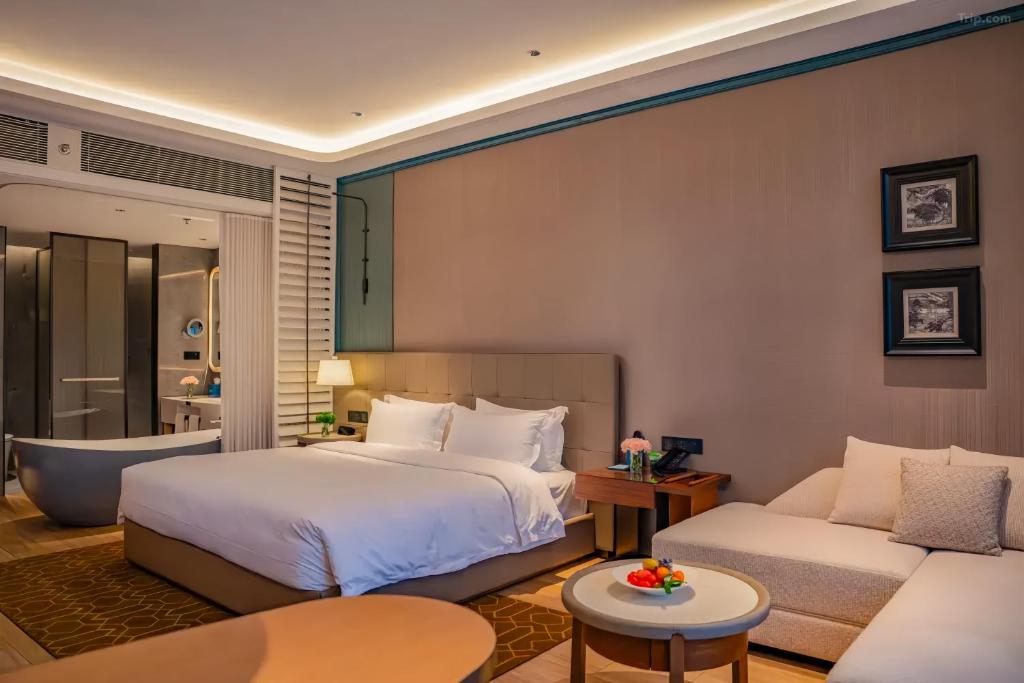 LAND WALK HOTELL