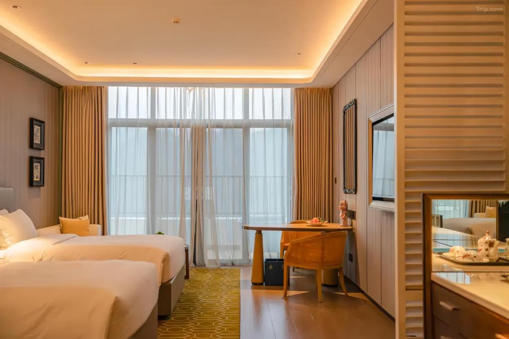 LAND WALK HOTELL