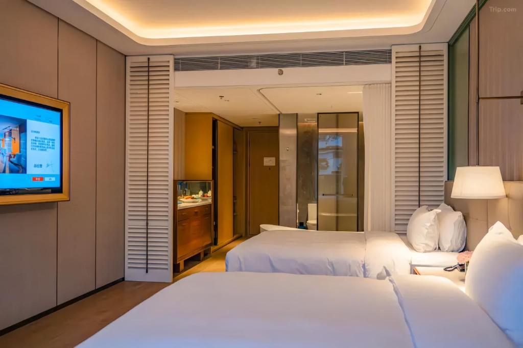 LAND WALK HOTELL