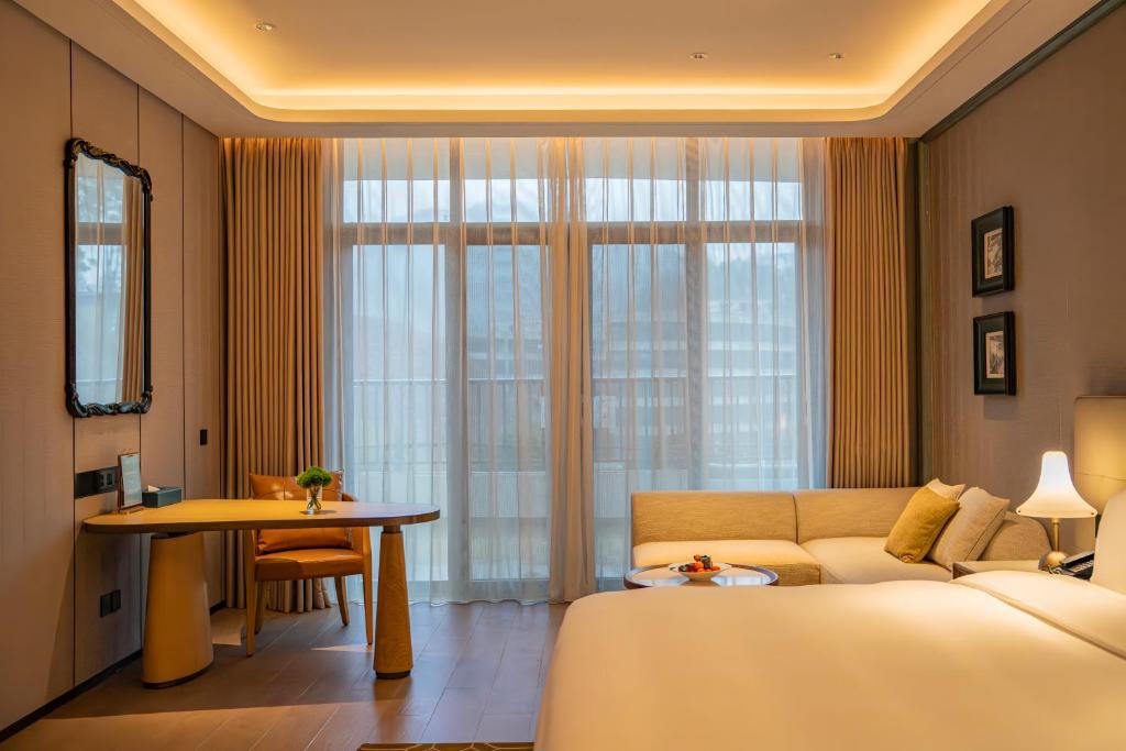 LAND WALK HOTELL