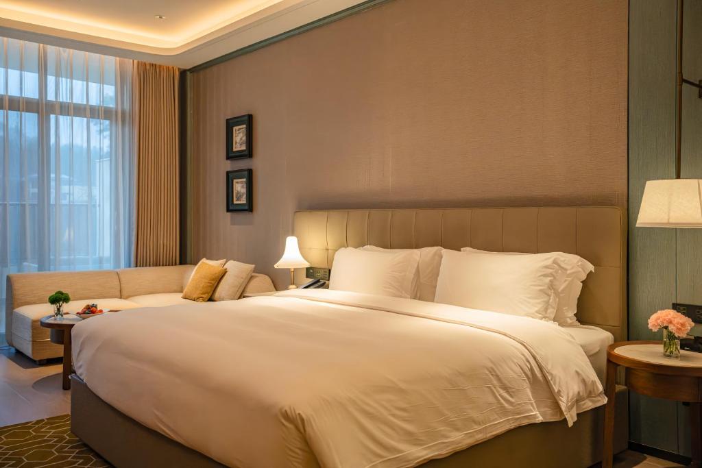 LAND WALK HOTELL
