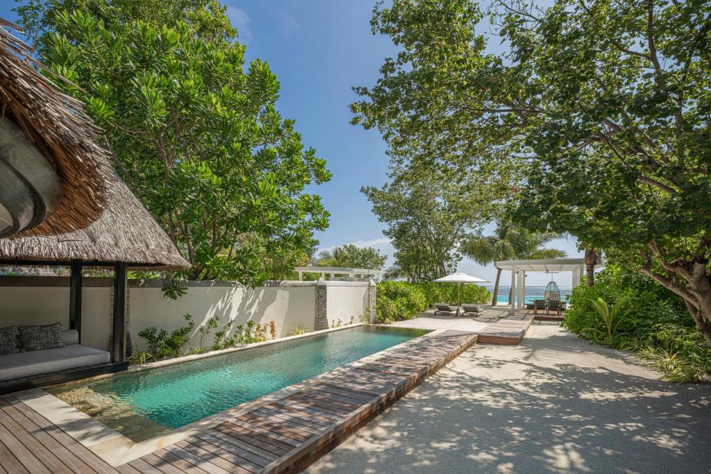 Four Seasons Resort Maldives at Kuda Huraa - Sunset Family Beach Villa With Pool King