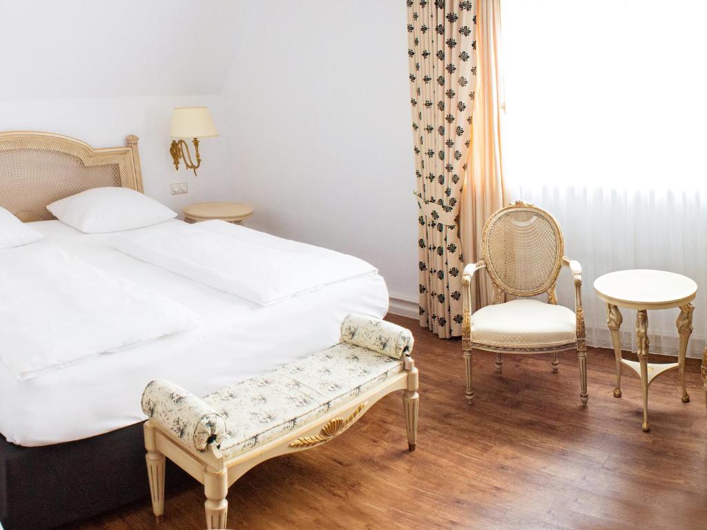 Postel nebo postele na pokoji v ubytování DORMERO Hotel Halle