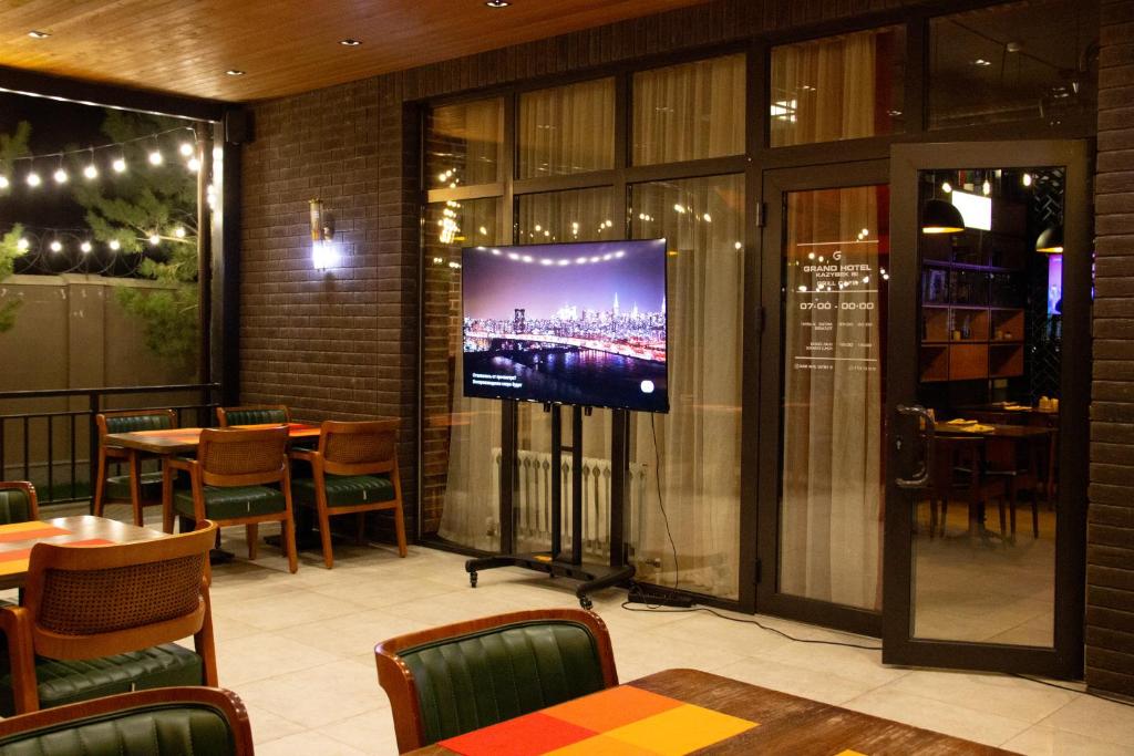 فضای داخلی Grand Hotel Kazybek Bi در آلماتی - تصویر ۳