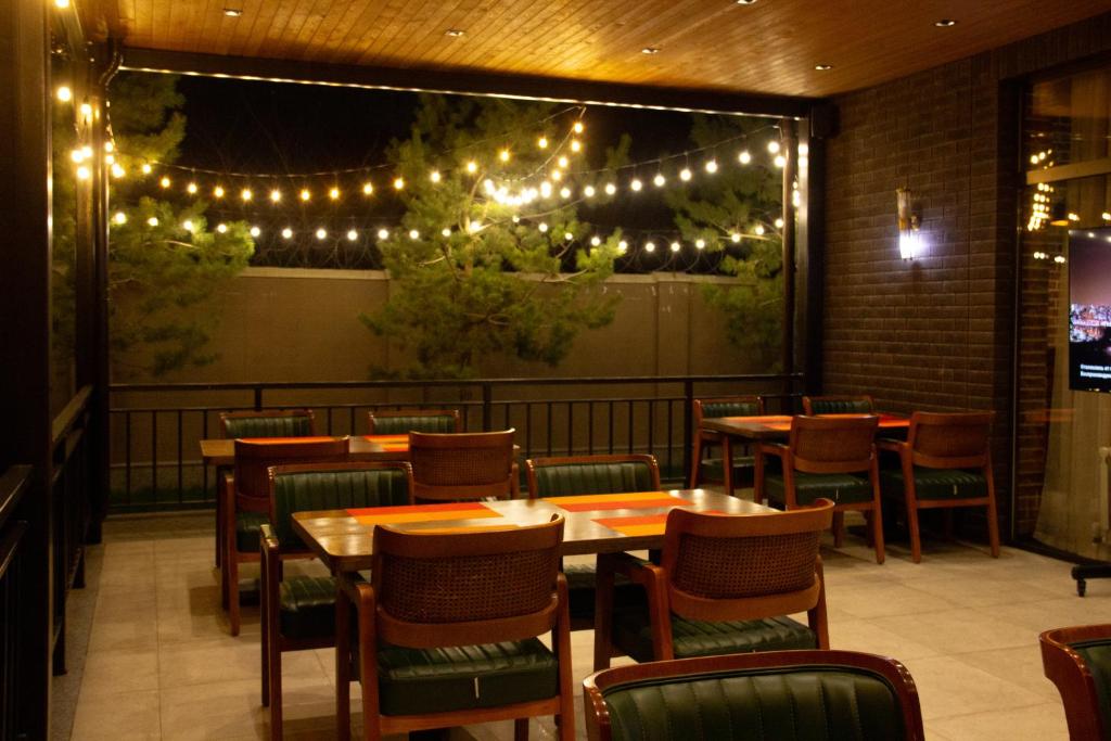 لابی و فضای عمومی Grand Hotel Kazybek Bi - تصویر ۵