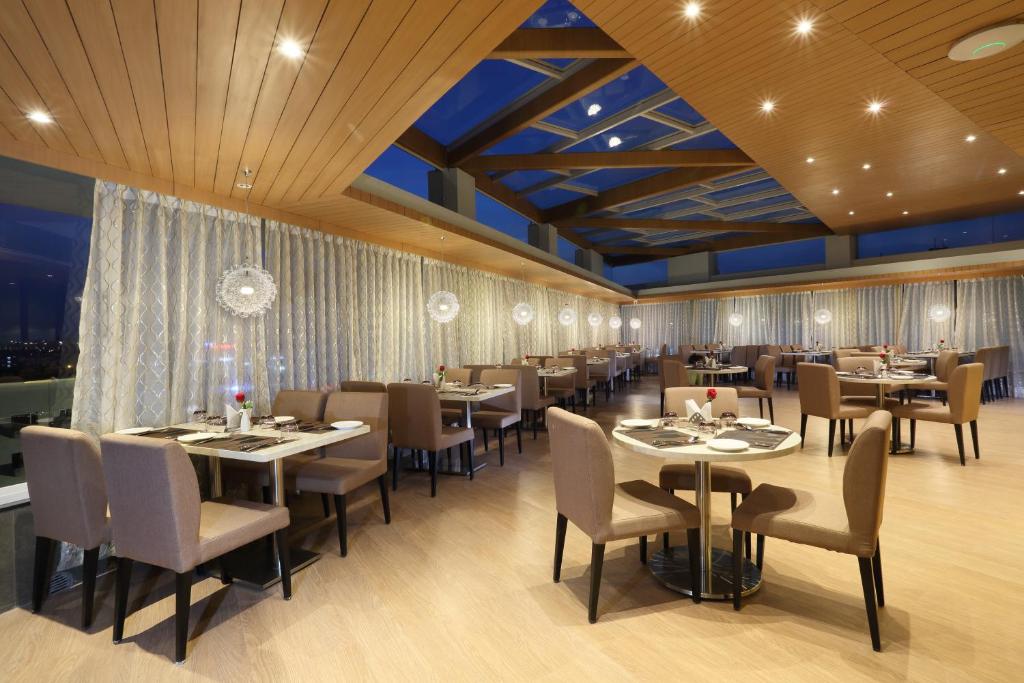 Restaurace v ubytování Delta Suites - The Soothing Luxury