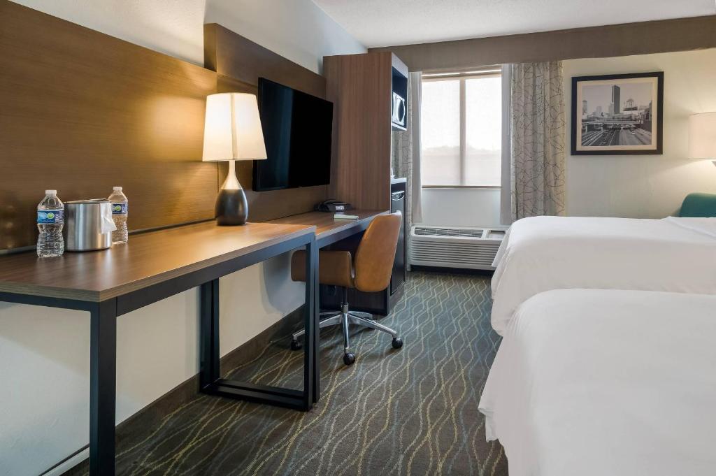 Radisson Hotel Grand Rapids Riverfront - 