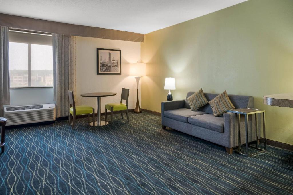 Radisson Hotel Grand Rapids Riverfront - 
