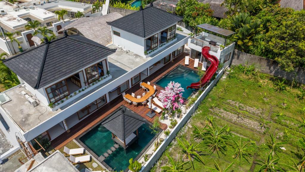 10BR Japanese style, 2 Pools & Slide in Canggu, Kerobokan (updated ...