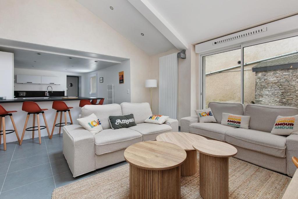 a living room with a couch and a table at Maison et Bonheur in Batz-sur-Mer