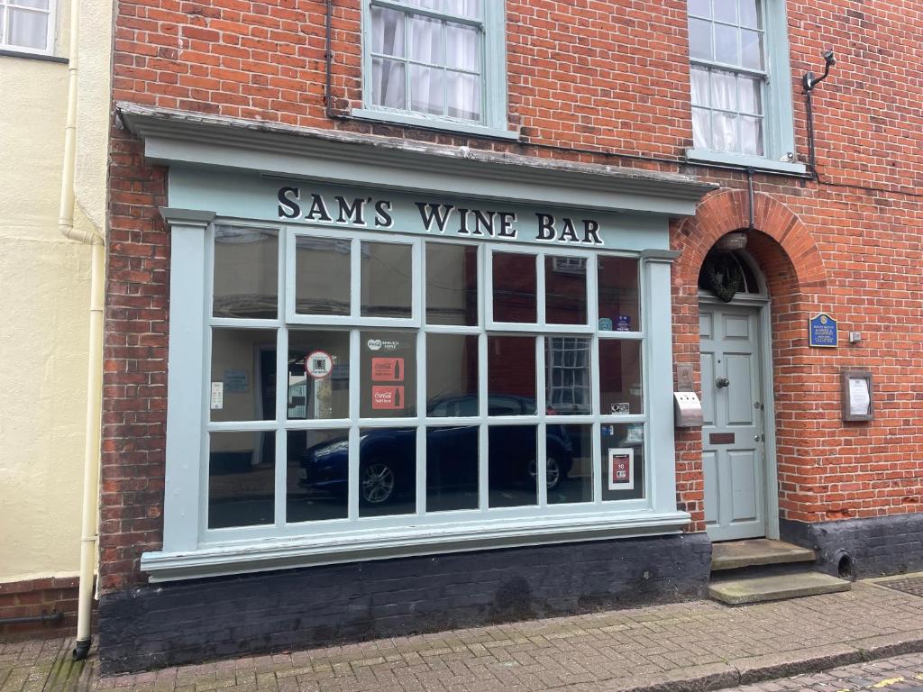 a store front of a wine bar in a brick building at Sams Wine Bar Harwich ltd in Harwich
