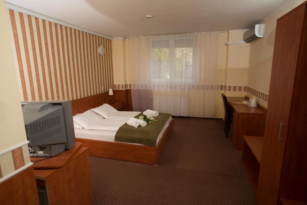 Postel nebo postele na pokoji v ubytování Atlantic Hotel