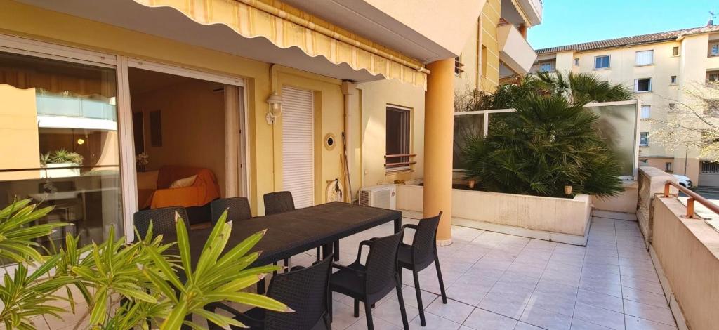 Large apartment with a 35 m terrace