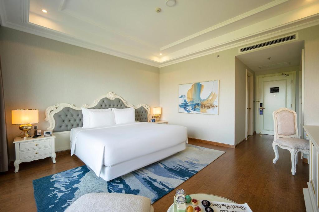 Phòng Deluxe Nhìn Ra Hồ Bơi