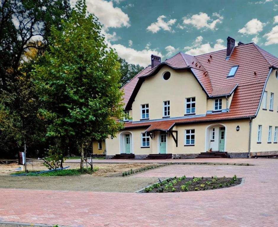 a large white house with a red roof at RZĄDCÓWKA Rogi in Lubniewice