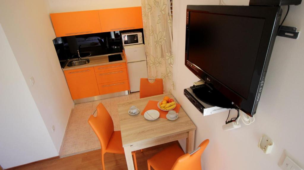 Kuchyň nebo kuchyňský kout v ubytování Apartments Gajo