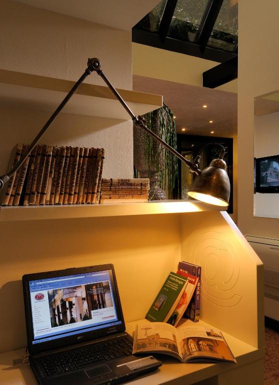 Phi Hotel Bologna - Resim 12