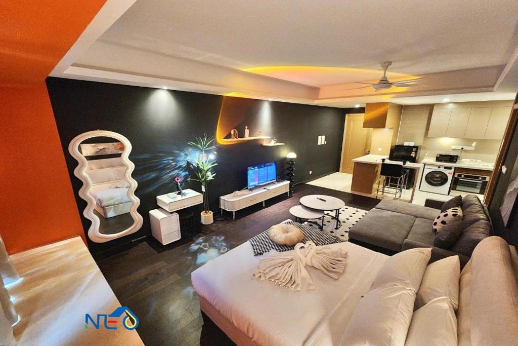 R&F Princess Cove Designer Suites By NEO - Studio-Apartment