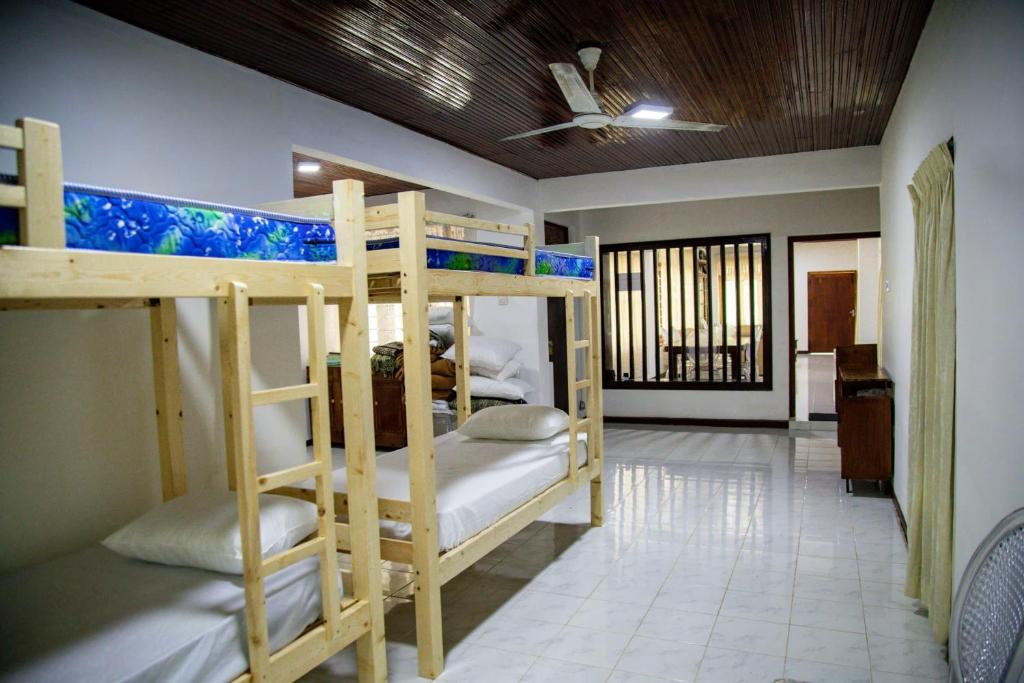 a bunk bed room with two bunk beds in it at Villa Hatange in Weligama