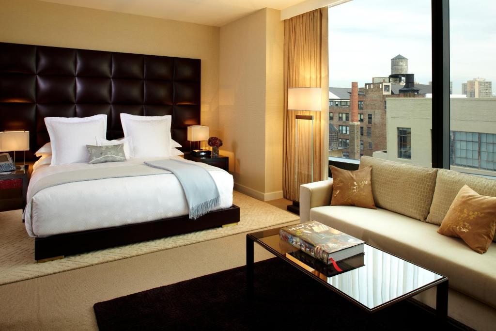 Cama ou camas em um quarto em The Dominick Hotel