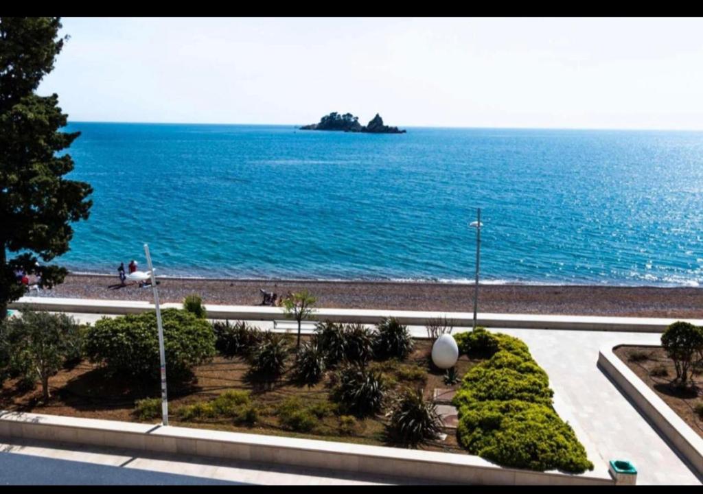 a view of the ocean from a building at Mar de Lux in Petrovac na Moru