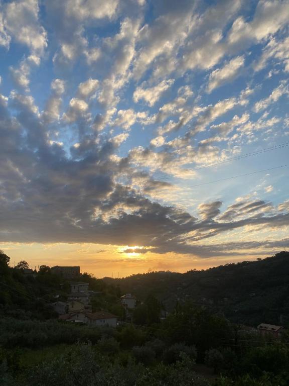 a cloudy sky over a city at sunset at MaMo B&B in Nocera Terinese