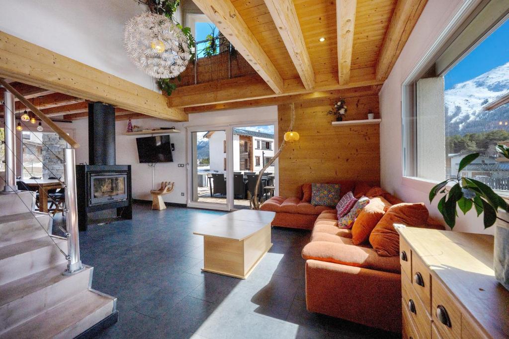 a living room with a couch and a table at Chalet Aussois Lerovi in Aussois