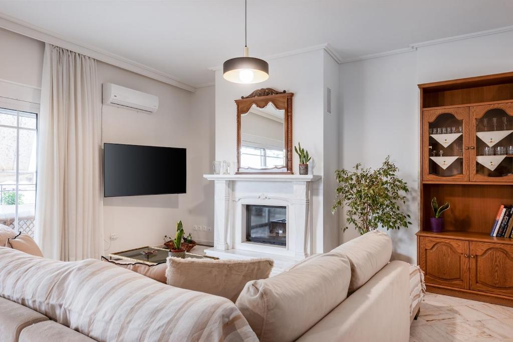 Riviera Coastal Escape, Athens