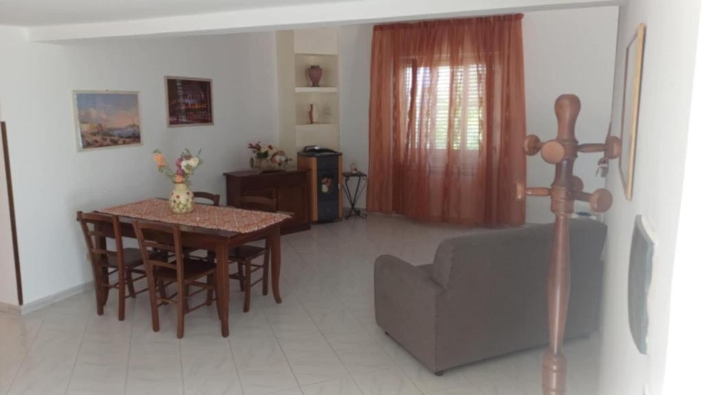 a living room with a table and a couch at Casa vacanze Sisters in Vatolla