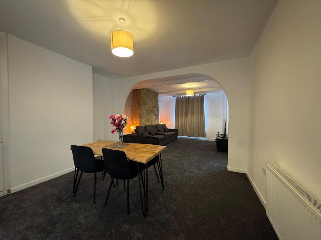Two Bed House in Irthlingborough Perfect for Contractors - Villa 2 Chambres
